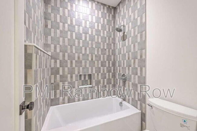 Building Photo - 755 Adluh St