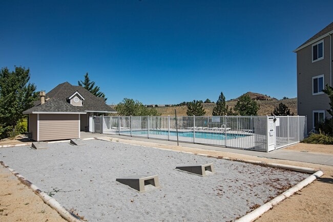 Building Photo - 4 Bedroom, 4 Bath Condo