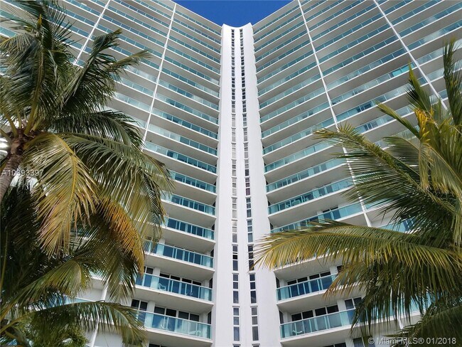 Building Photo - 100 Bayview Dr