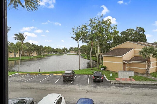 Building Photo - 9468 S Palm Dr