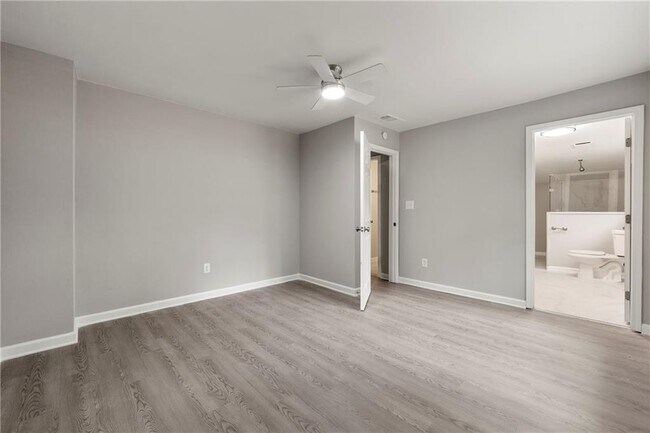 Building Photo - 5901 Ridge Dr SE