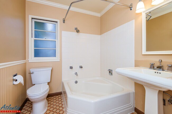 Building Photo - Lovely Los Altos Home | Desirable Location