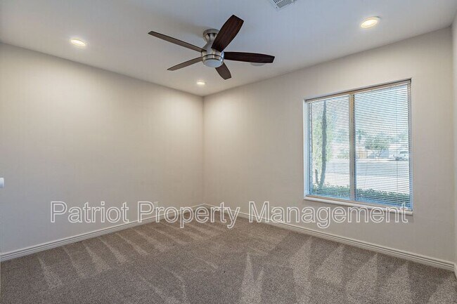 Building Photo - 5514 N 79th Pl