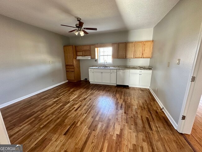 Building Photo - 1013 Walke Dairy Rd