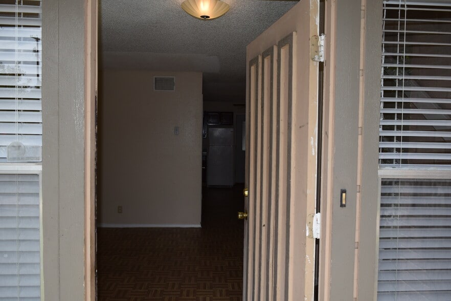 Building Photo - 10657 Starcrest Dr