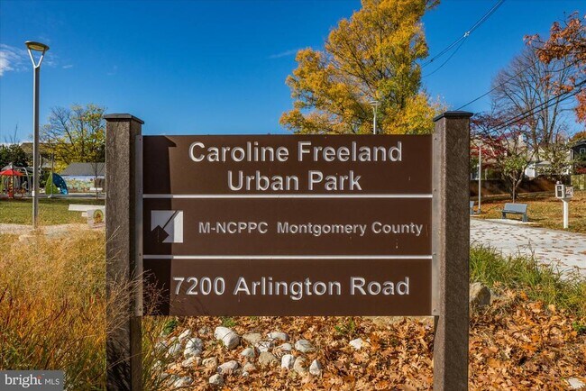 Building Photo - 4915 Hampden Ln