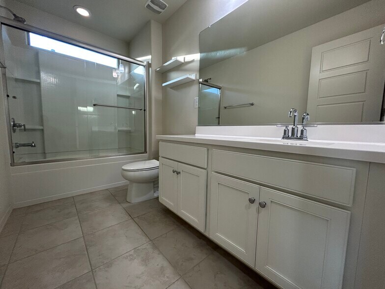 Building Photo - 8909 W Missouri Ave