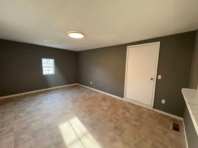 Building Photo - 721 Litchfield Ln