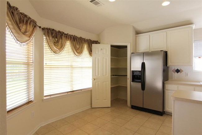Building Photo - 3231 Stratford Pointe Dr