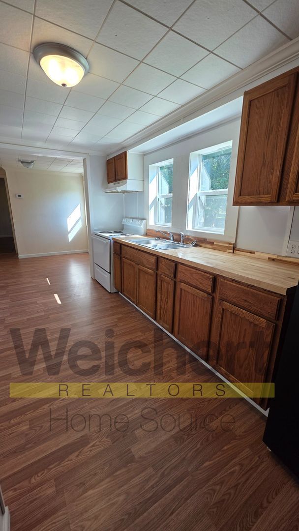 Building Photo - Cozy 1-Bedroom Near Downtown