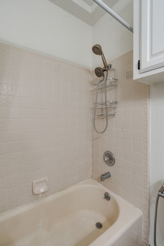 Building Photo - Beautiful 3-Bedroom home!