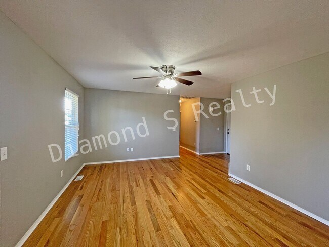 Building Photo - Updated 3 Bedroom Home in Reed/Hillcrest S...