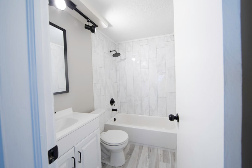 Bathroom - 5474 Terrace Ave