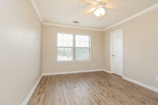 Building Photo - 391 Tapestry Pl