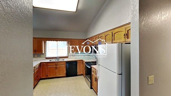 Building Photo - Enjoy this 3-bedroom home featuring a fully equipped kitchen, a two-car attached garage, and a fe...