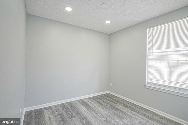 Building Photo - 53 Victoria Manor Ct