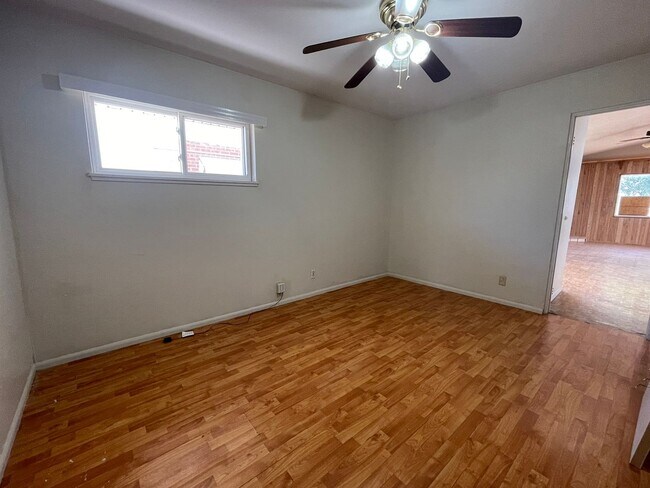 Building Photo - 4931 Maxwell Ave