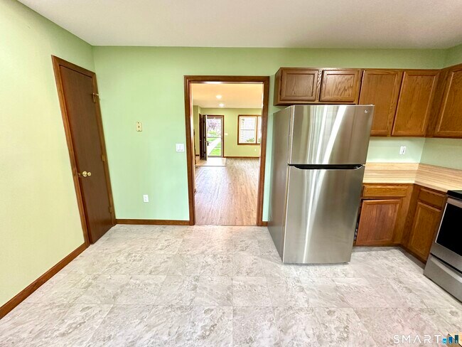 Building Photo - 10 Windwood Dr