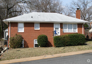 Building Photo - 804 St James Cir