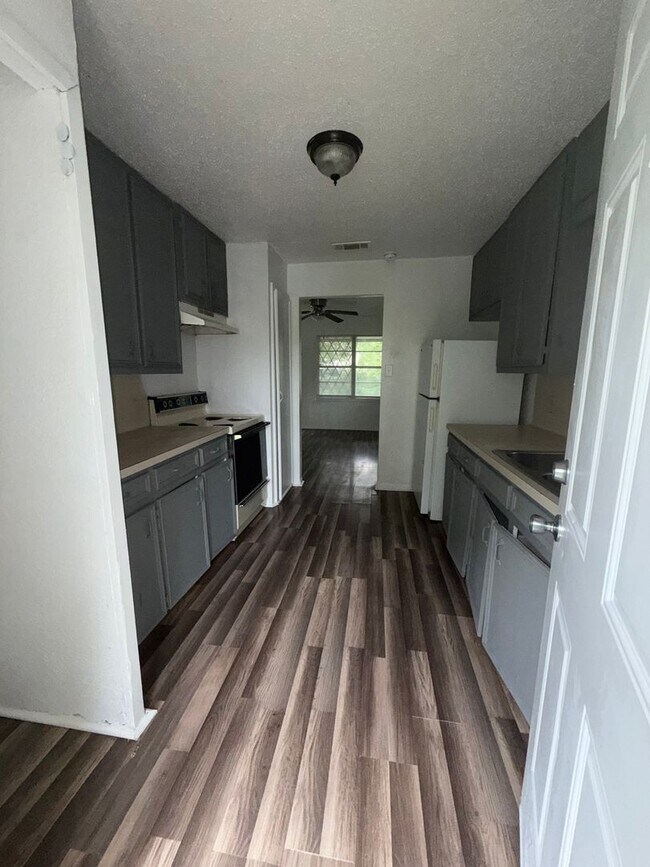 Building Photo - Cozy 3 bedroom house