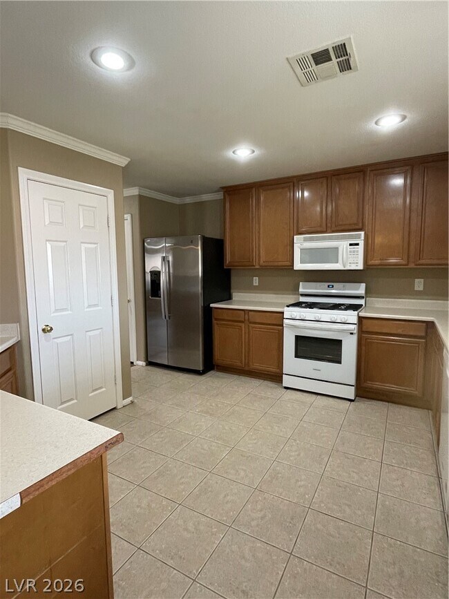 Building Photo - 3590 Laguna Veneta Ave