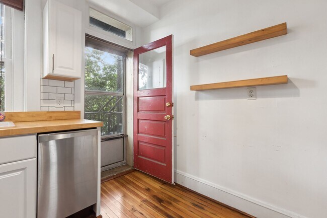 Building Photo - Beautiful Ghent Condo for Rent !