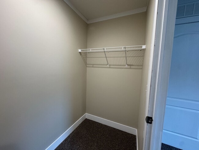 Building Photo - 48599 Lakeview E