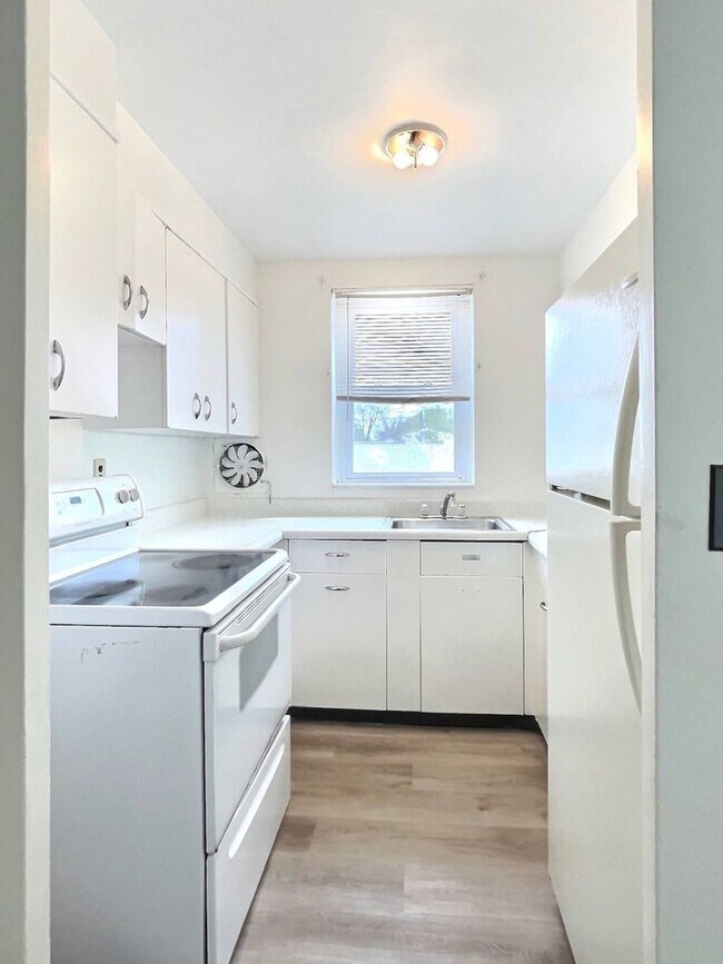 Building Photo - 828 Illinois