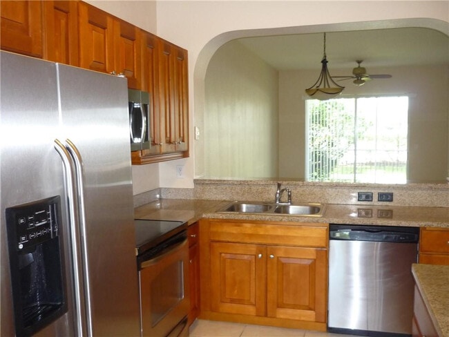 Building Photo - 3500 Oaks Clubhouse Dr