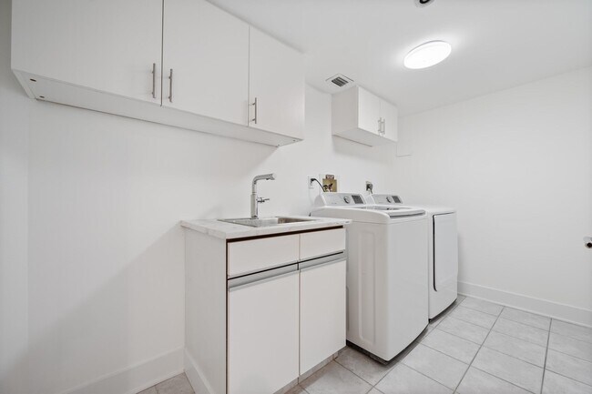 Building Photo - 1401 S Ocean Blvd