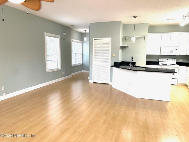 Building Photo - 1723 Forest Lake Cir W
