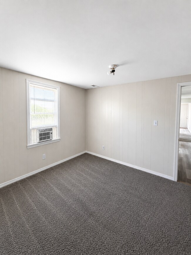 Building Photo - 931-933 S Kansas