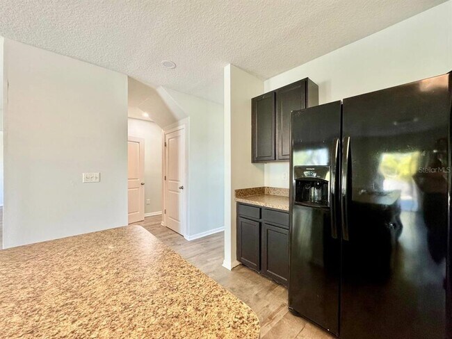 Building Photo - 35743 Hillbrook Ave