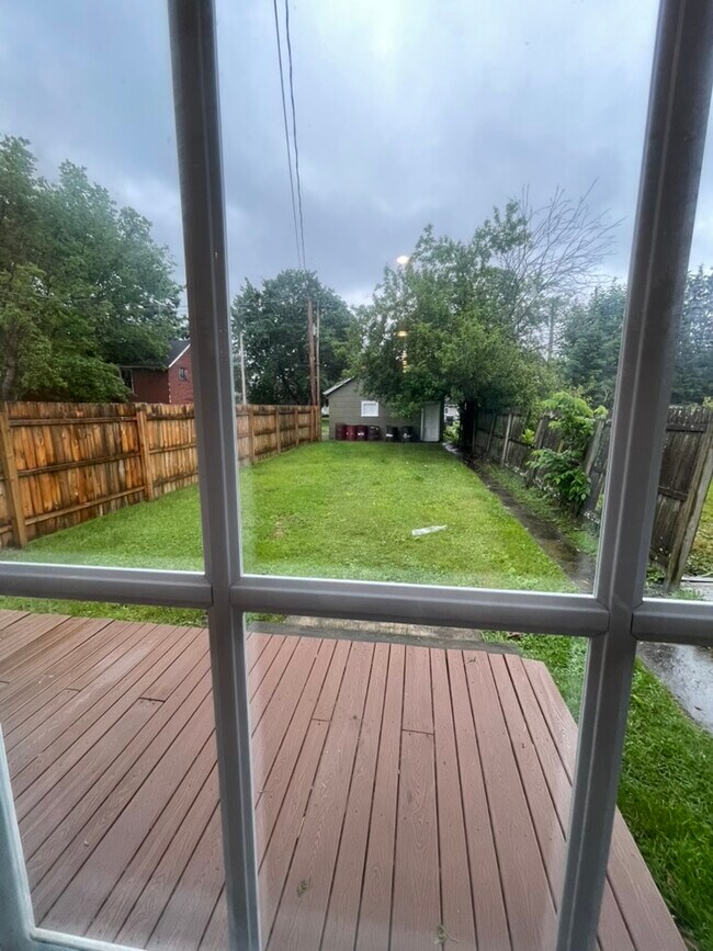 Building Photo - 524 7th Ave