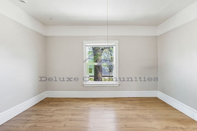 Building Photo - 934 Hovey St SW