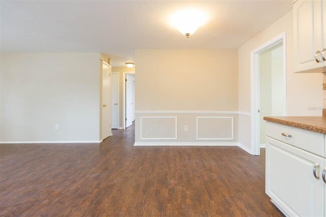 Building Photo - 4204 Newbury Dr