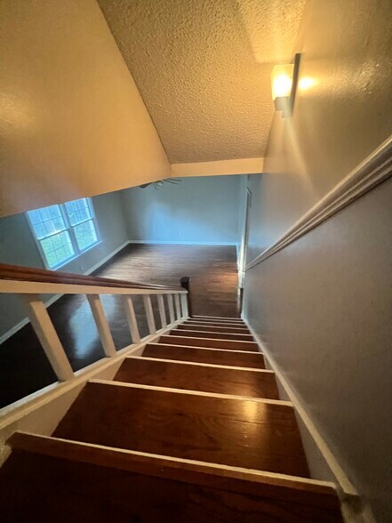 Building Photo - 333 Chapman Rd