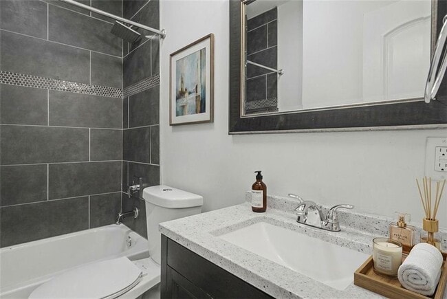 Building Photo - 287 MacKenzie Dr NE