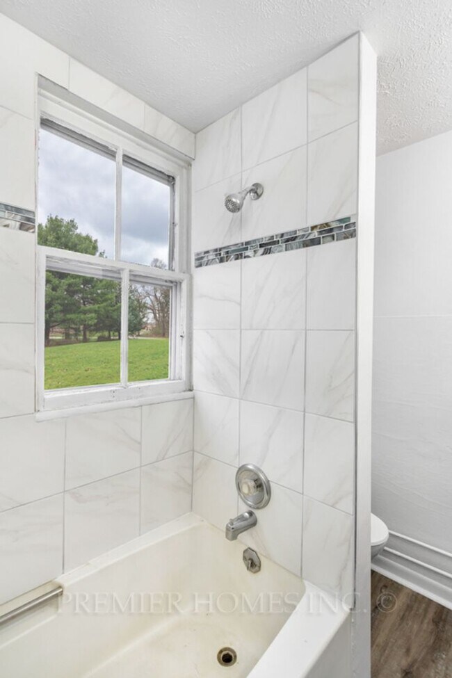 Building Photo - 3390 State St NE