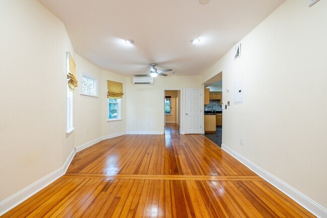 Building Photo - 11 Juliette St
