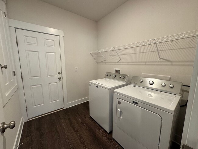 Building Photo - Gulf Breeze - Roman Oaks - 4 Bedroom, 3 Ba...