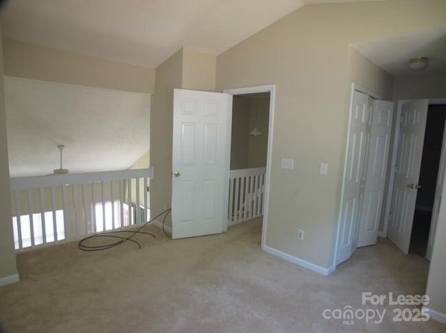 Building Photo - 10116 Forest Landing Dr