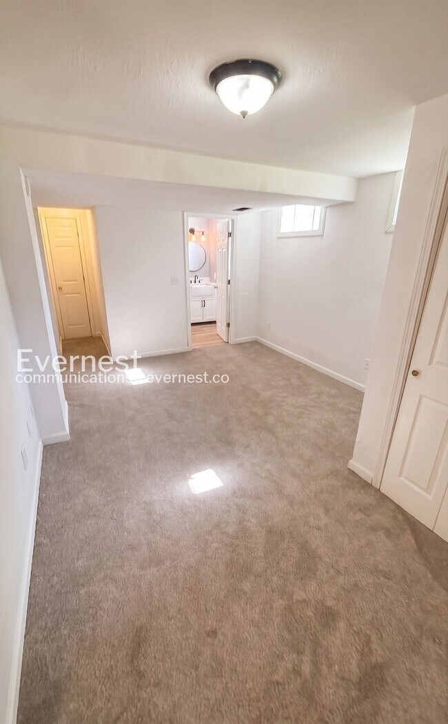 Building Photo - 3 Bed, 4 Bath Home with Fenced Yard & Garage / Pet-Friendly / Available Soon!