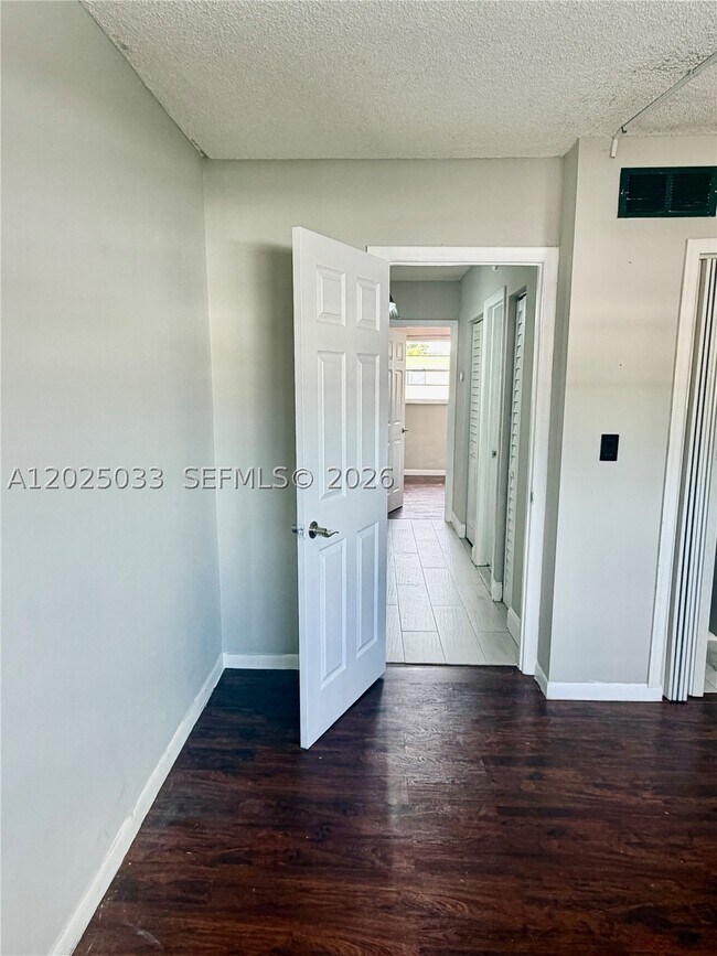 Building Photo - 1705 W 57th St