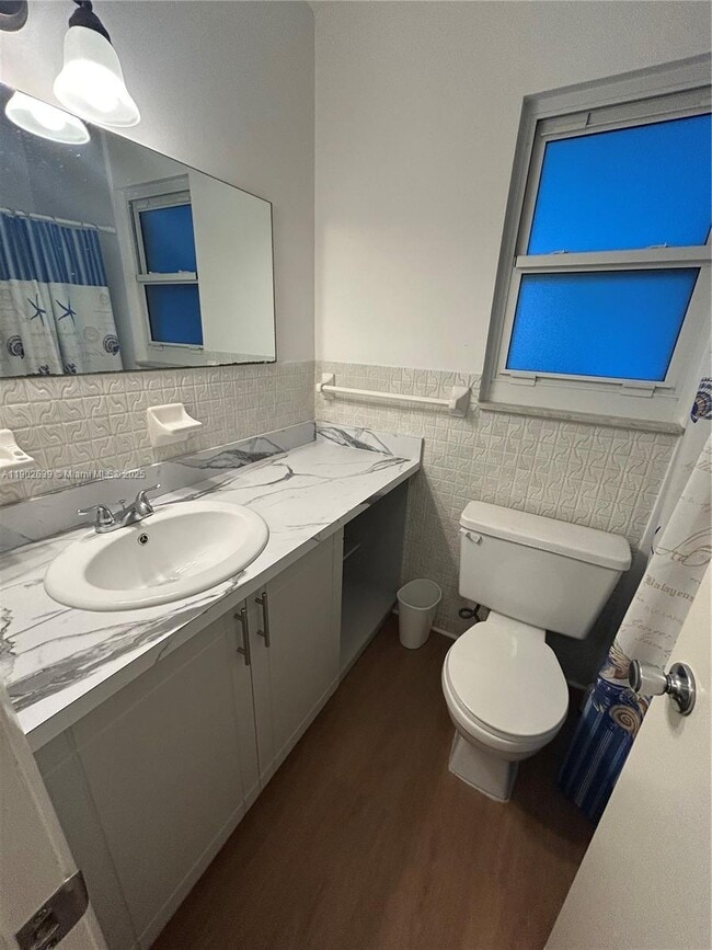 Building Photo - 305 Lewis Ln