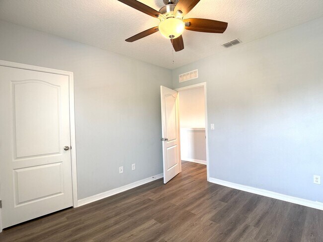 Building Photo - Move-In Ready • Lawn Care Included • Pet-Friendly!