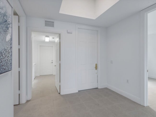 Building Photo - 9229#103