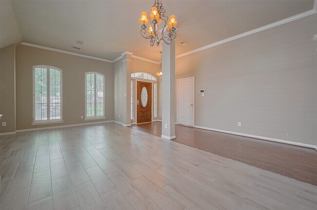 Building Photo - 8814 Fairbloom Ln