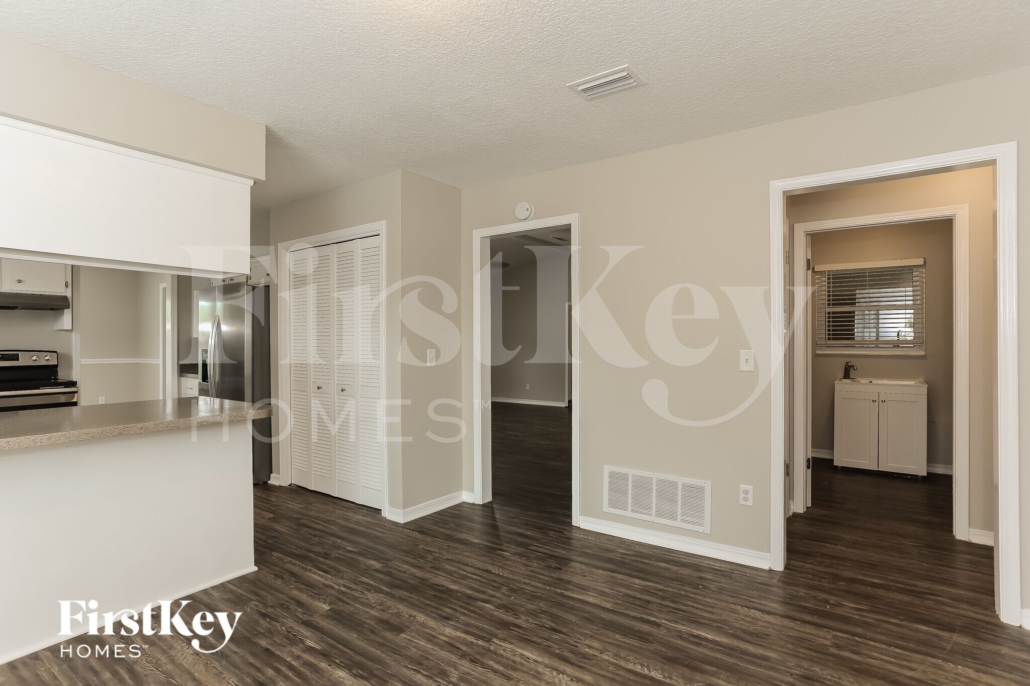 Building Photo - 800 Driftwood Pl