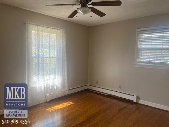 Building Photo - 4bd/3bth SW County Home